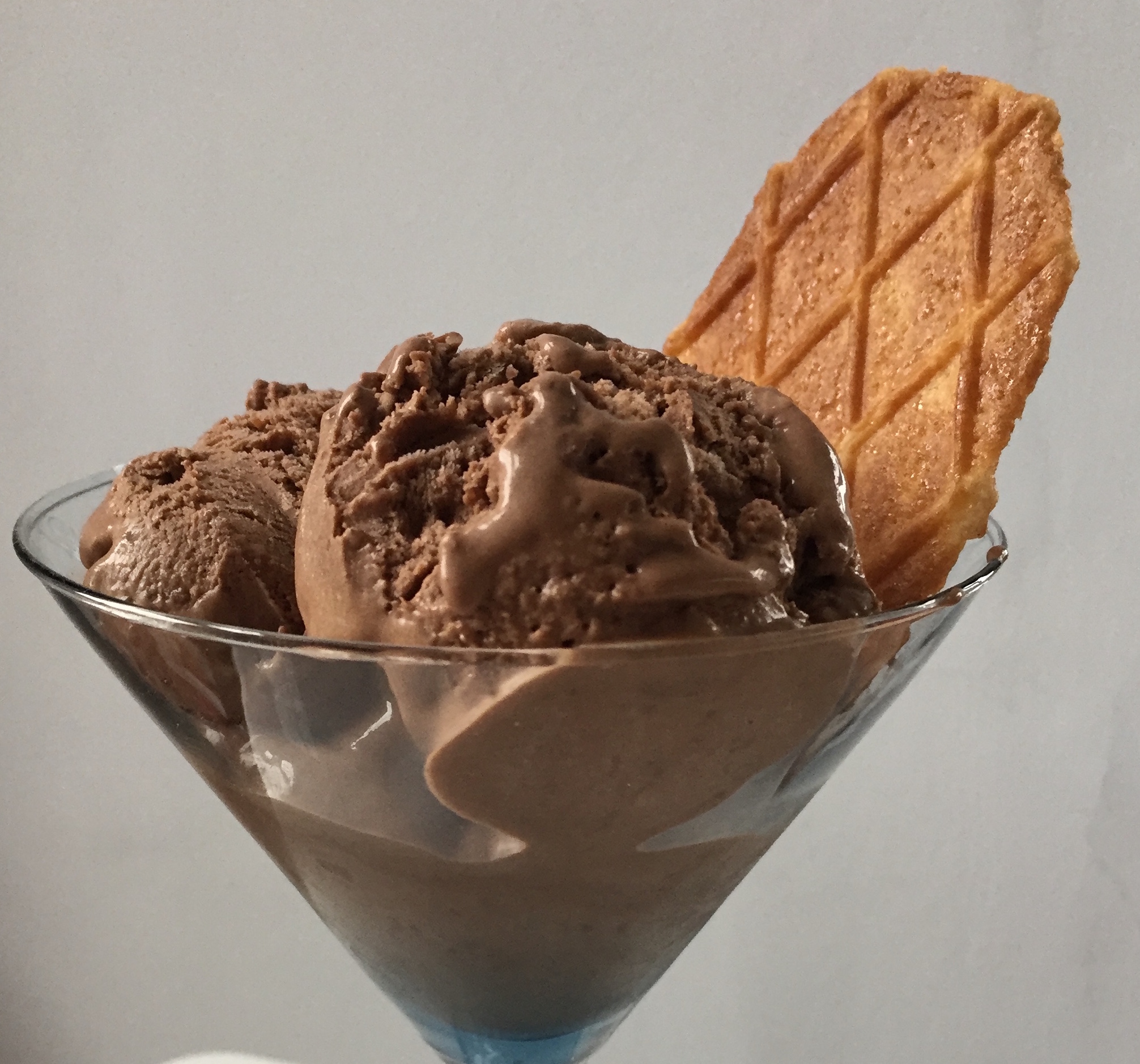 Choco ice. Айс Чоко, шоколадное мороженое. Мороженое пломбир в шоколаде. Коричневое мороженое. Мороженое шоколадное в стаканчике.