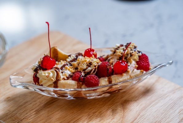 Raspberry ripple & amaretti banana split